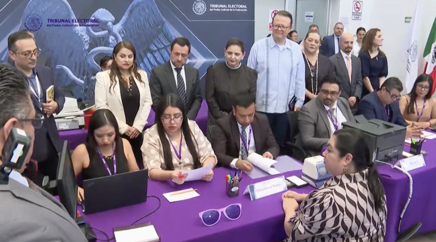 Entrega al TEPJF paquete electoral con votación de residentes en el extranjero